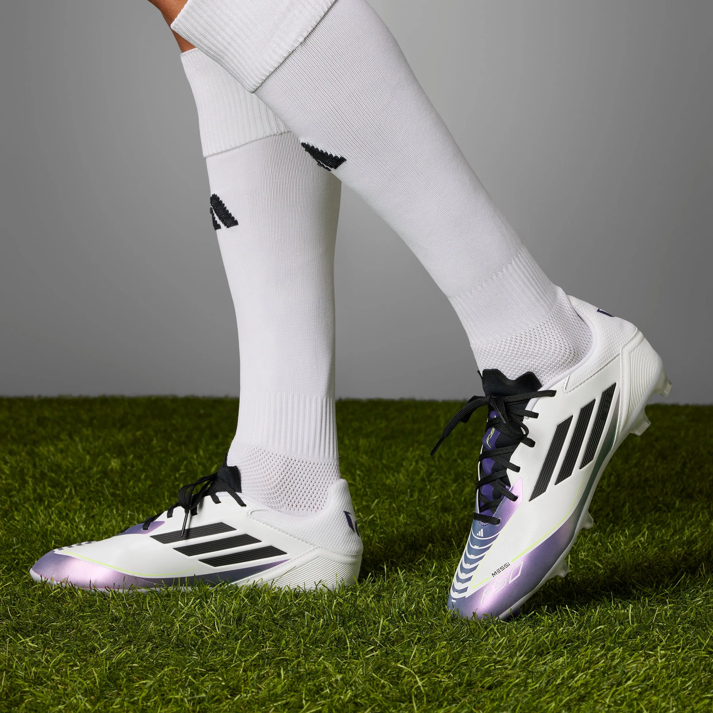 adidas F50 League FG/MG Fester Boden/Mehrzweckboden MESSI Stollenschuhe - FTW Weiß/Core Schwarz/Unity Lila
