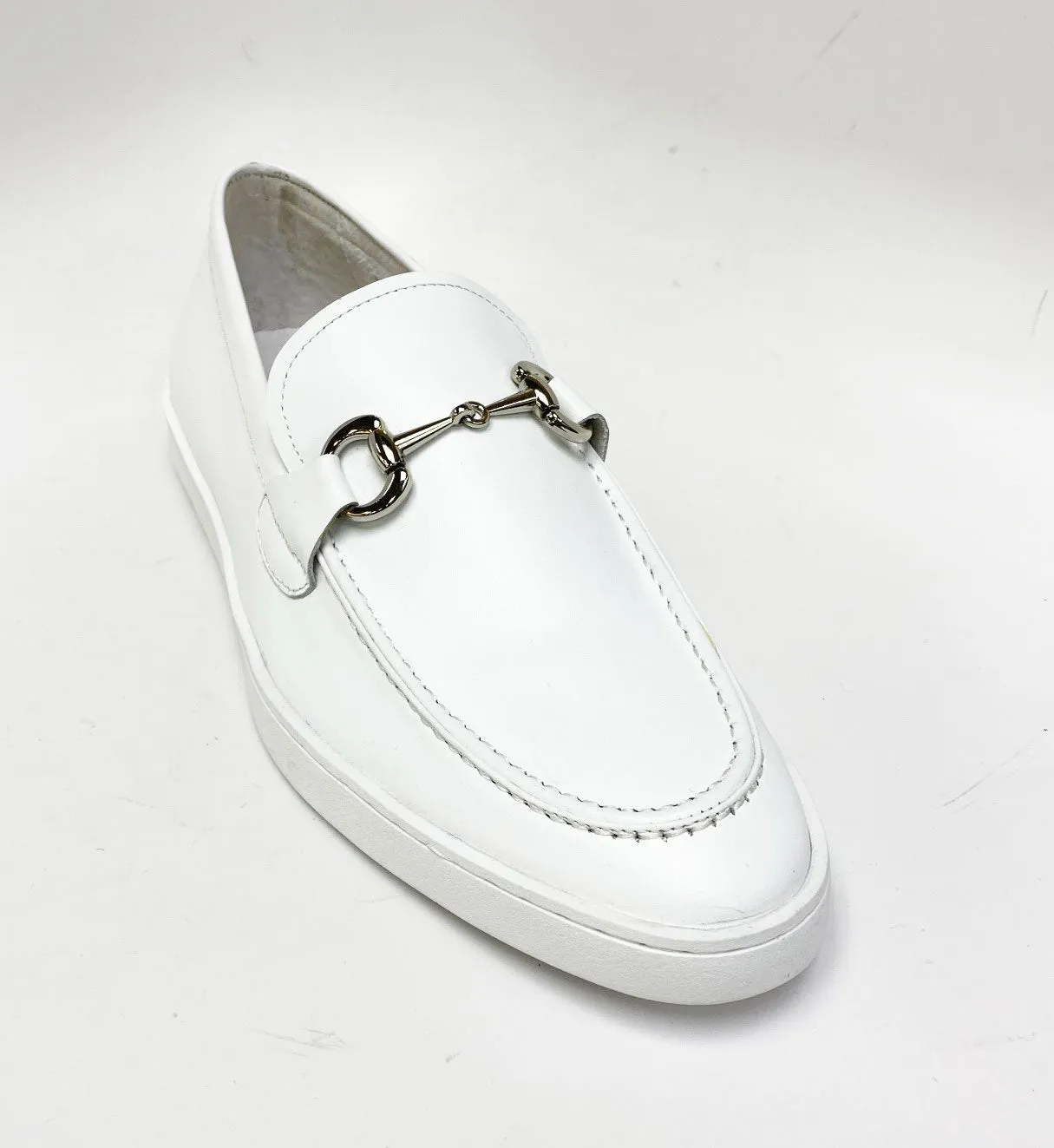Weißer Kalbsleder-Slip-On mit Horsebit-Detail