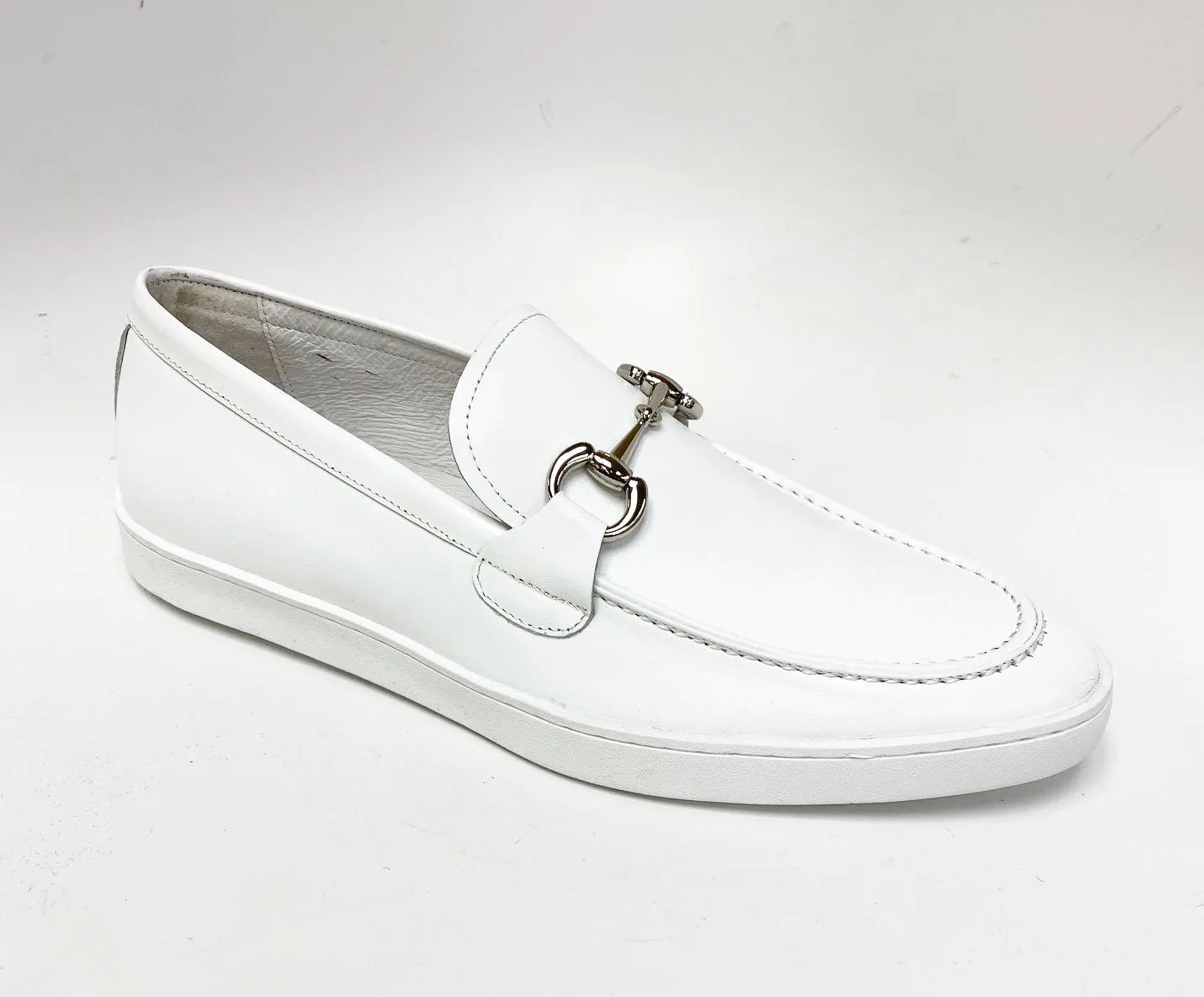 Weißer Kalbsleder-Slip-On mit Horsebit-Detail