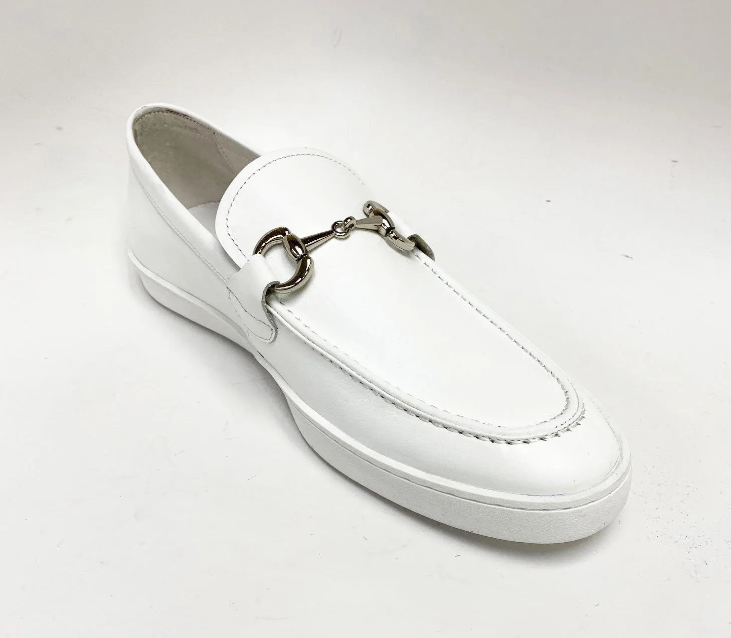 Weißer Kalbsleder-Slip-On mit Horsebit-Detail