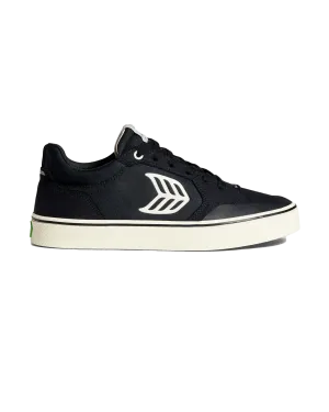 Cariuma Schuhe Die Vallely Skate Schuhe in Schwarz & Elfenbein