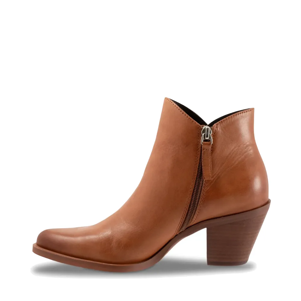 EOS Footwear Damen Ellie Stiefel mit Absatz und Seitlichem Reißverschluss in Brandy