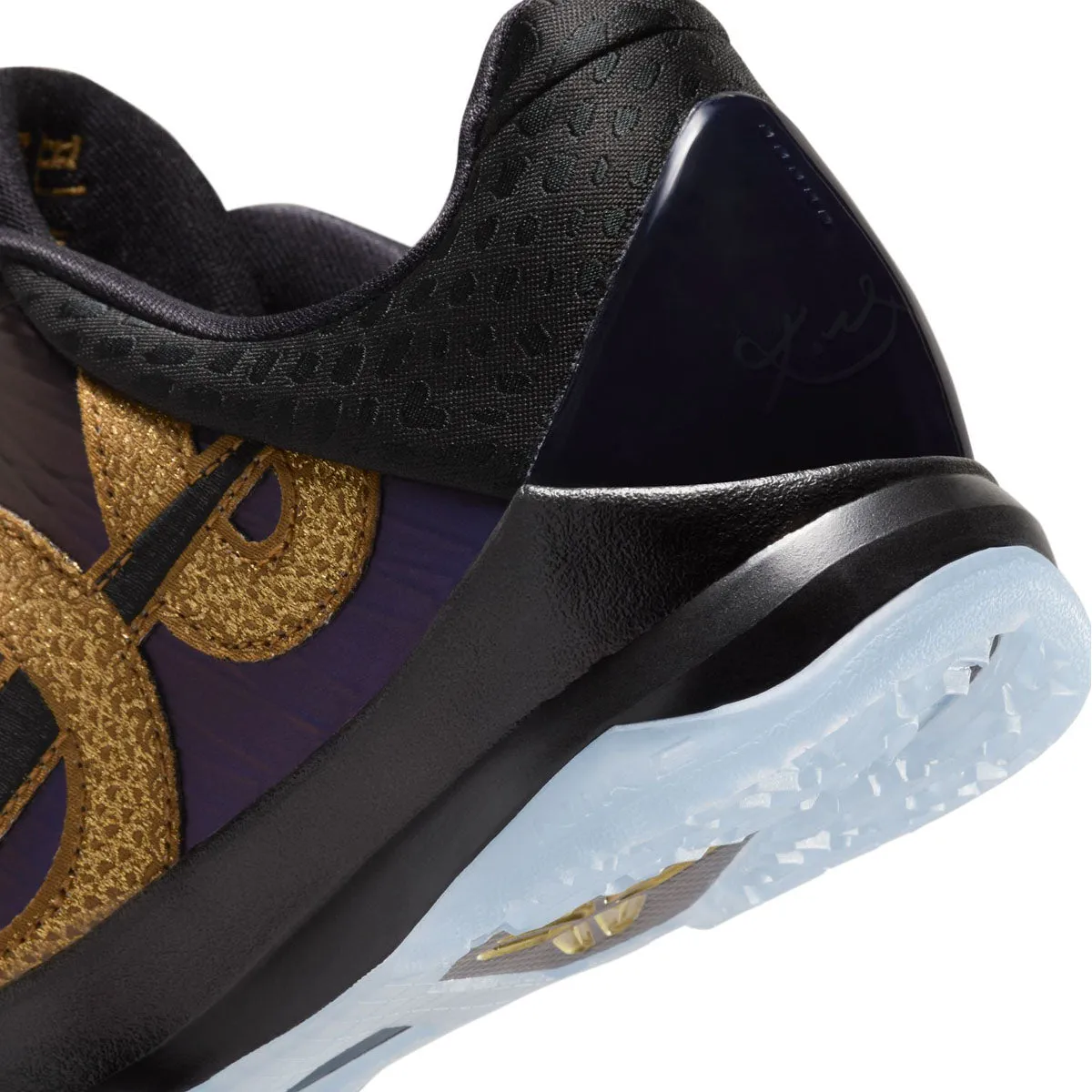 Kinder Kobe V 'Jahr des Mamba'