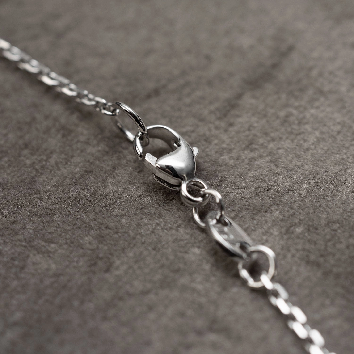 Necklace heart 750 white gold 24 brilliants 0.28ct. TW/VVSi 48cm