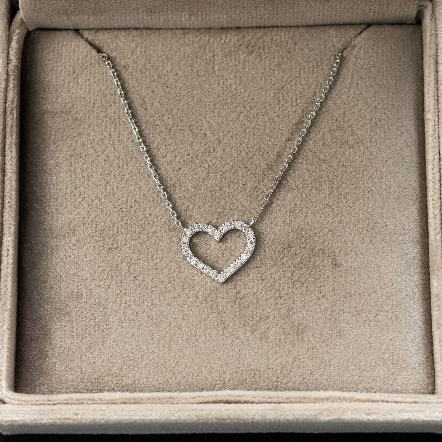 Necklace heart 750 white gold 24 brilliants 0.28ct. TW/VVSi 48cm