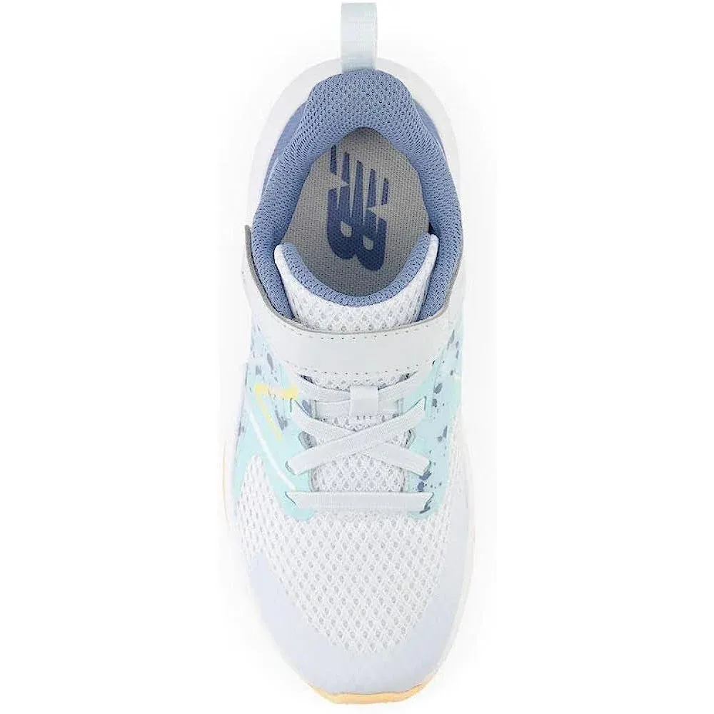 New Balance Schuhe Rave Run v2 mit Bungee-Schnürung und oberem Riemen in Eisblau (10,5c-3J)
