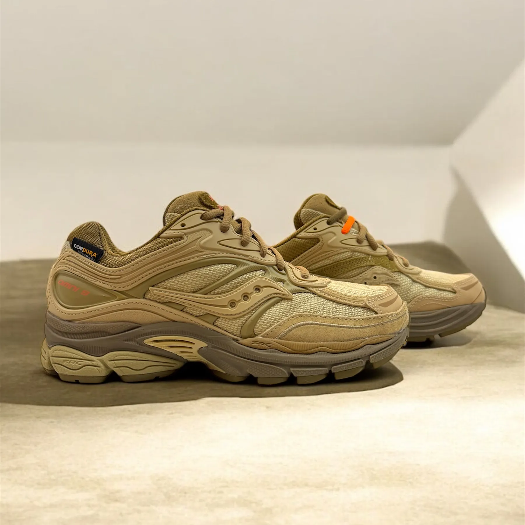 Schuhe Saucony Saucony Herren Progrid Omni 9 Beige Tan