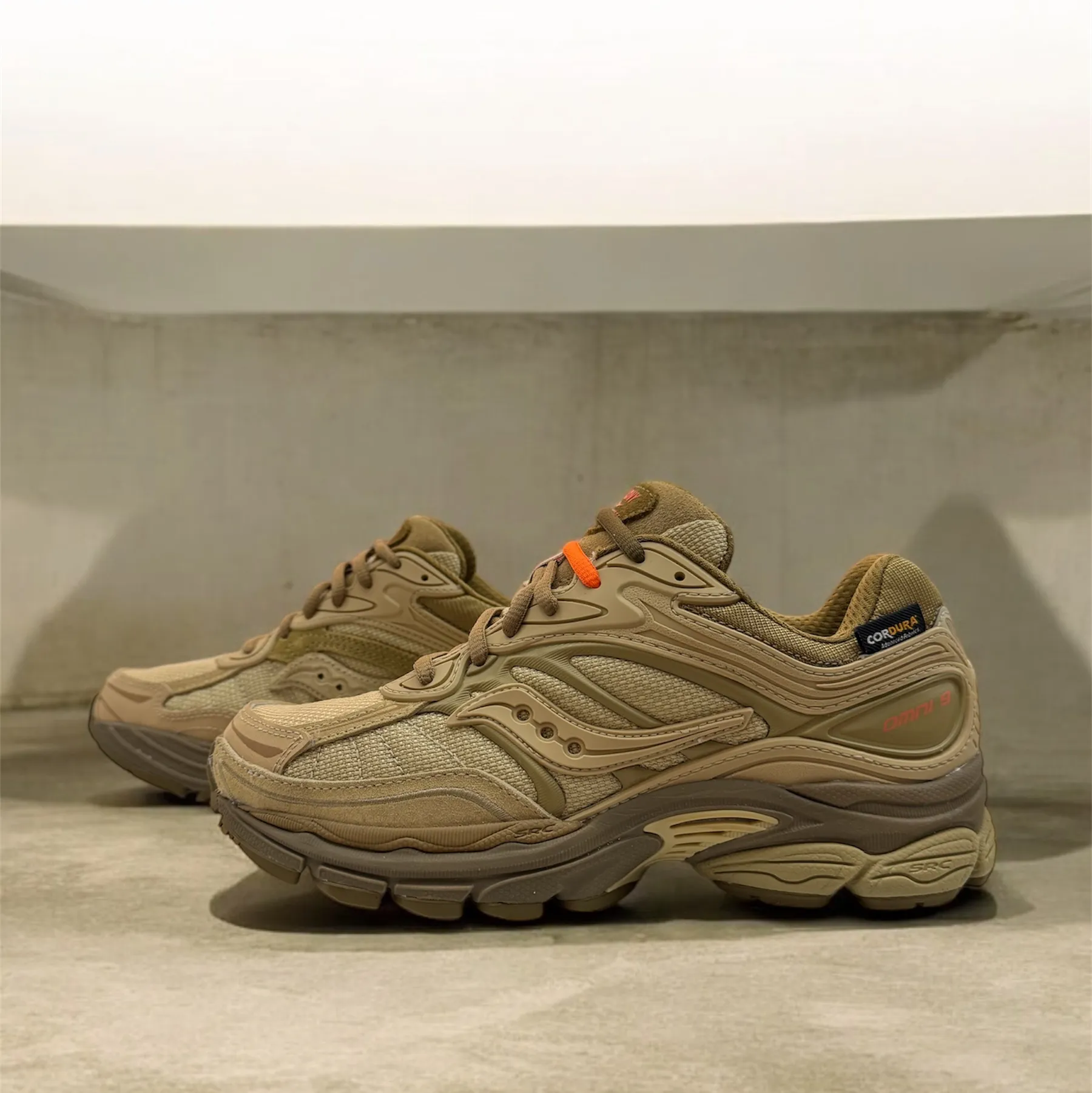 Schuhe Saucony Saucony Herren Progrid Omni 9 Beige Tan