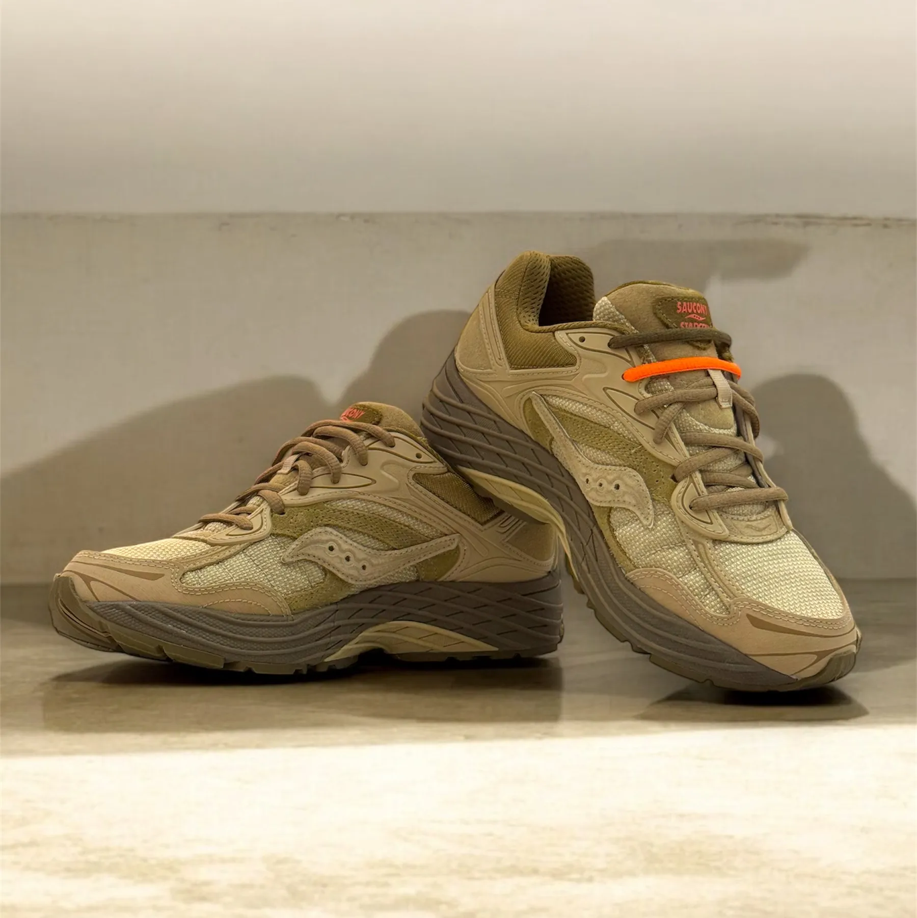 Schuhe Saucony Saucony Herren Progrid Omni 9 Beige Tan