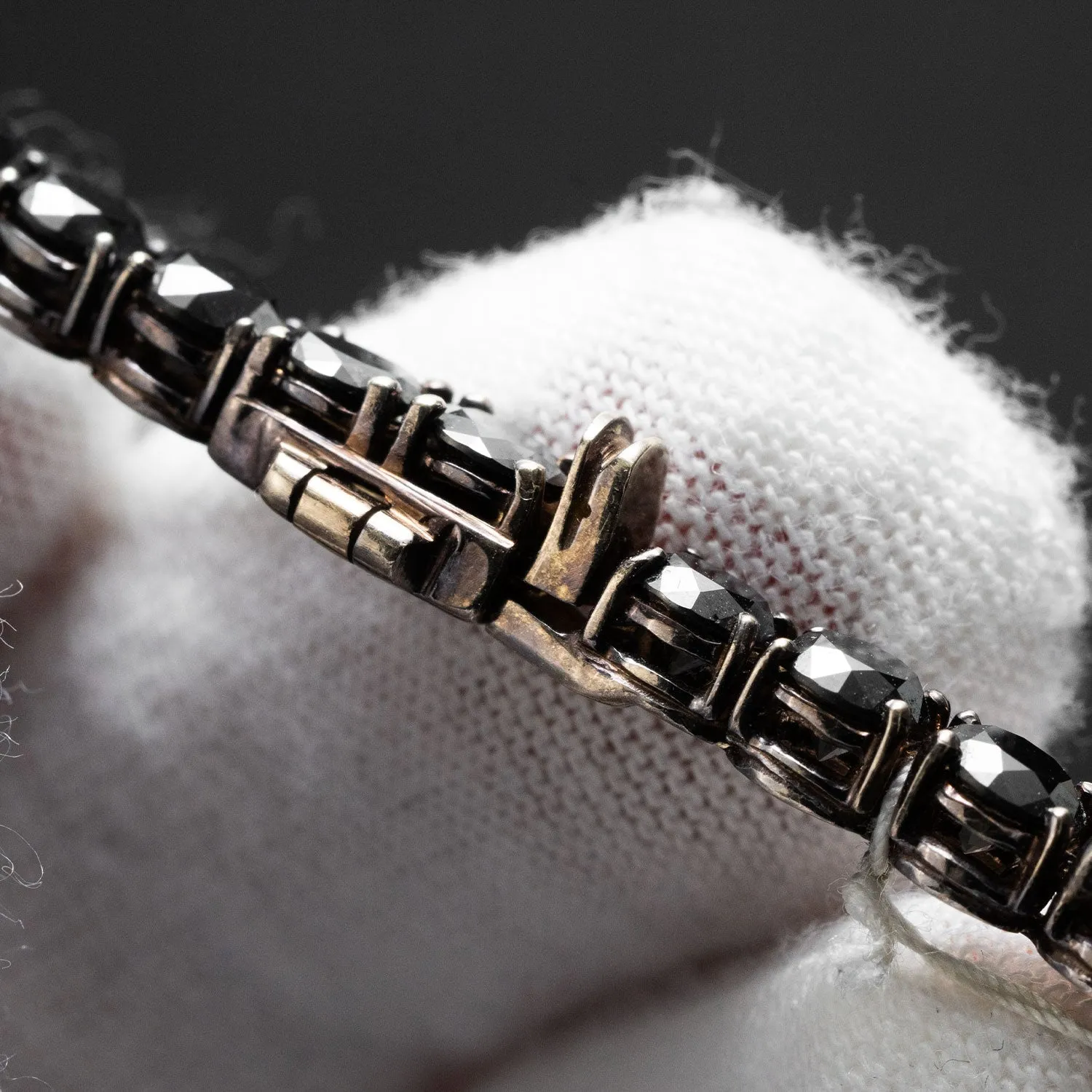 Tennisarmband 750 Weißgold 44 schwarze Diamanten 12,88 Karat 19 cm