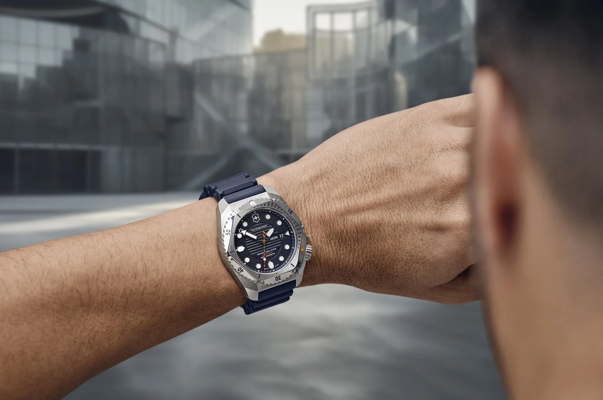 Victorinox Uhren Victorinox Dive Pro Automatik Drei Zeiger Stahlarmbanduhr