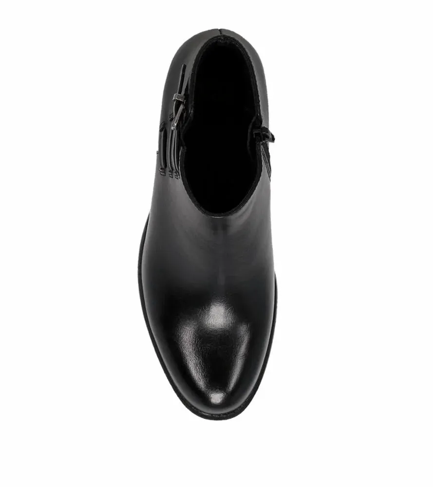 Damenmode von Boden