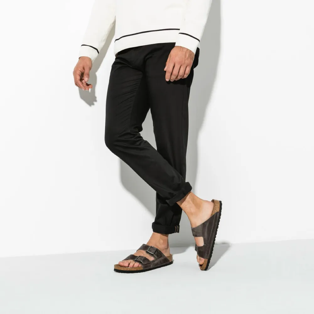 Birkenstock Arizona Sandale mit Öl-Leder und weicher Fußbett in Eisen-Grau