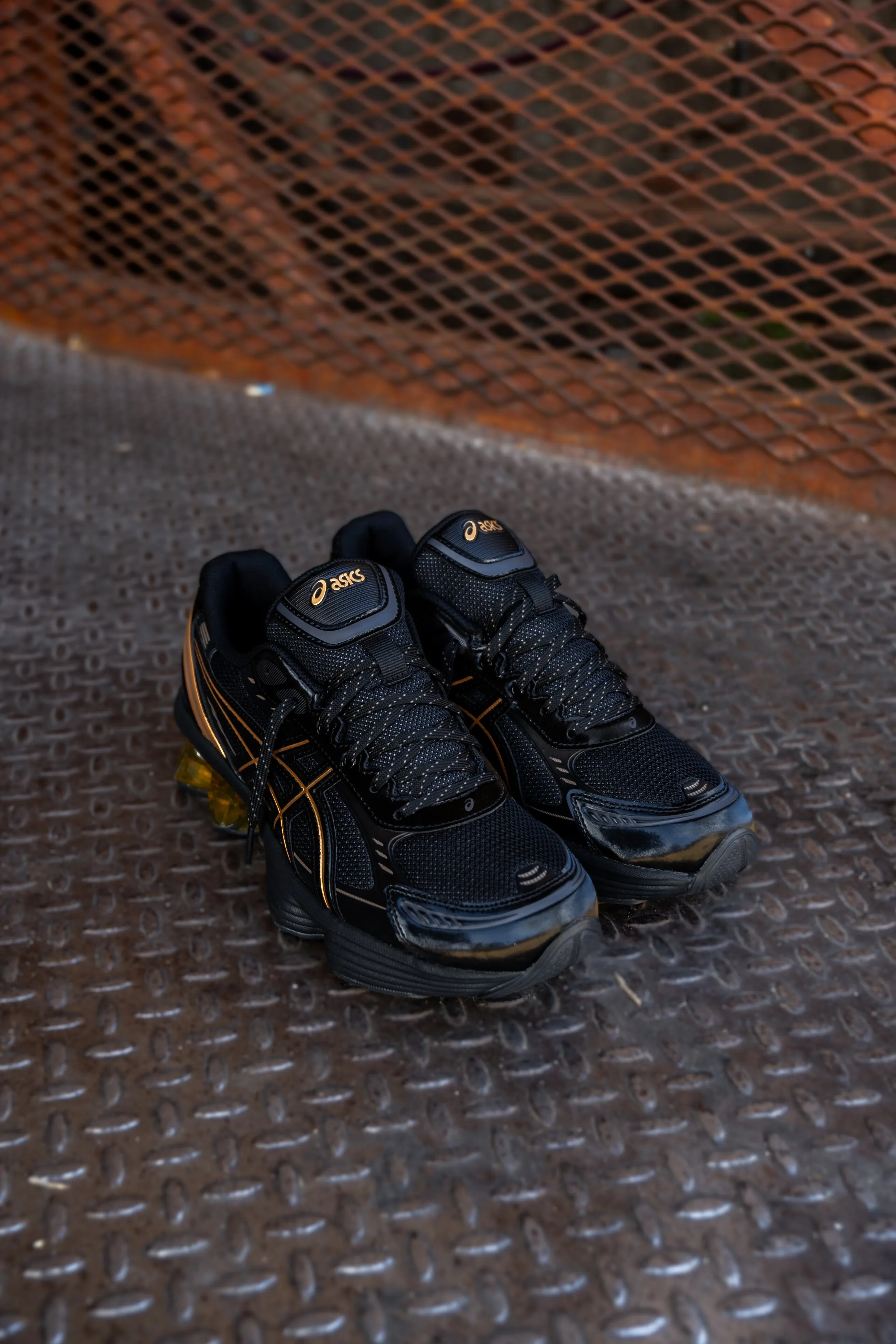 Herren Asics Gel-Kinetic Fluent (Schwarz/Gold)