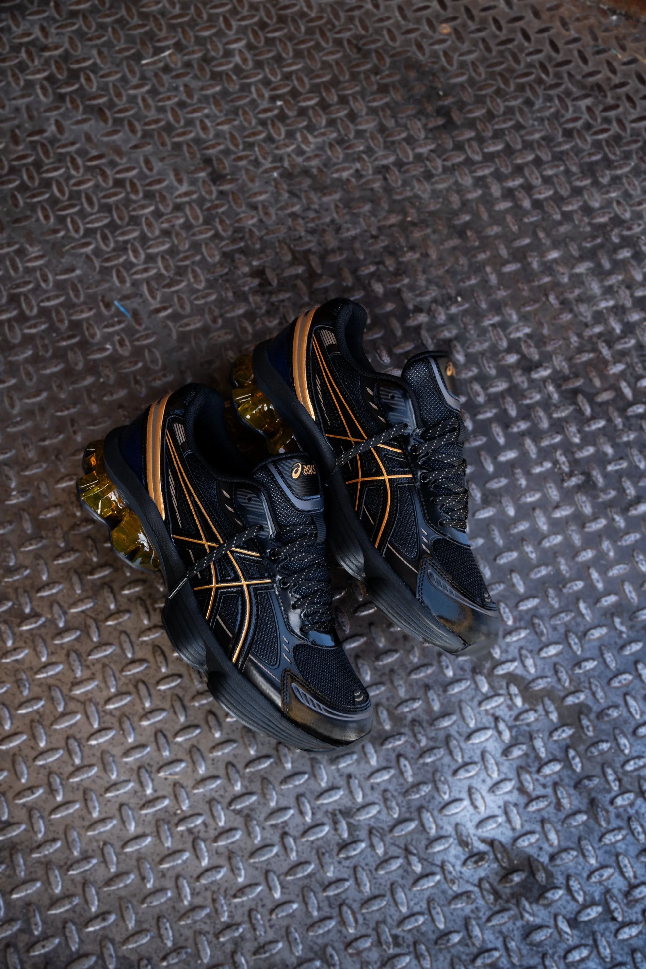Herren Asics Gel-Kinetic Fluent (Schwarz/Gold)