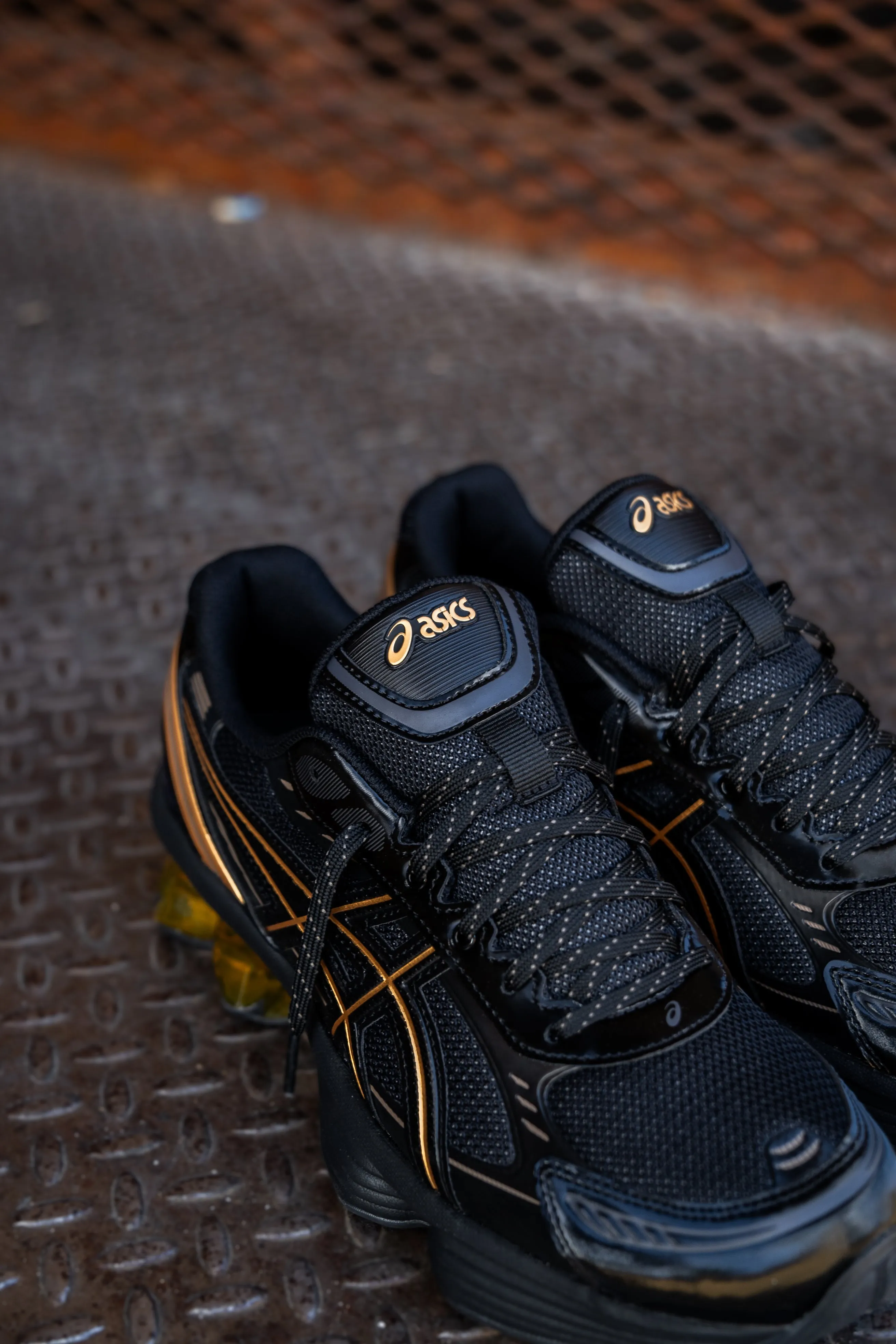 Herren Asics Gel-Kinetic Fluent (Schwarz/Gold)
