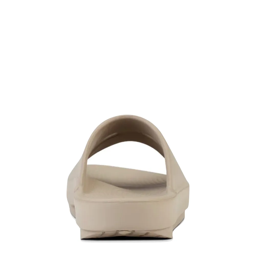 OOfos OOahh Slide Sandale in Nomad