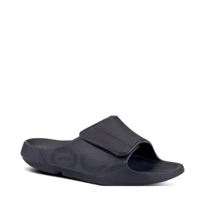 OOfos OOahh Sport Flex verstellbare Slide-Sandale in Schwarz
